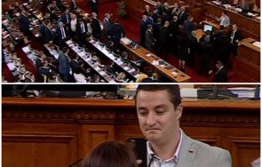 първо пик нов голям скандал парламента прекъснаха заседанието заради възраждане явор божанков снимки видео