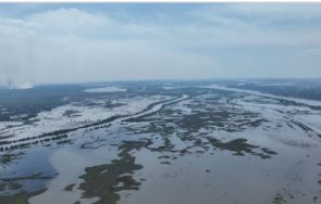 воден херсон взрива язовир каховка избухнат зарази снимки