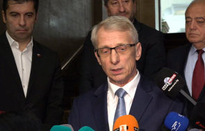 горещо пик николай денков замазва скандала службите нападна медиите грешно тълкували думите асен василев