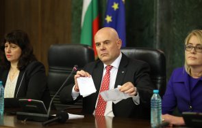 ексклузивно пик стартира операция чисти ръце мушката бивши премиери министри депутати бизнесмени контраудар купуват кадровици всс свалят гешев четвърт