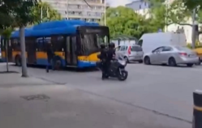 моторист счупи вратата тролей центъра софия