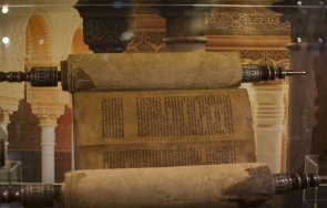 жандармерията истанбул конфискува еврейска библия около 1100