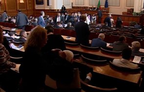 пик депутатите опрени стената заради скандалите правителството искането отстраняване гешев живо