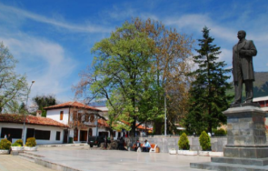 започва ремонт централния площад сопот