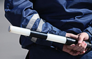 задържаха група мъже побой полицай