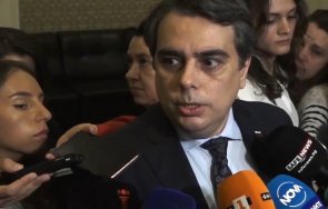 пик асен василев хвали виолета лорер комшийката отказала работи европейската инвестиционна банка скандала видео