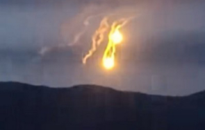 огнени кълба небето ново село успокояват сигнални ракети учение