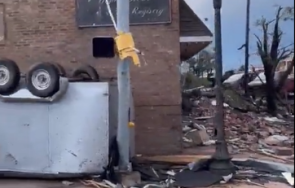 торнадо уби трима души тексас около 100 души ранени видео