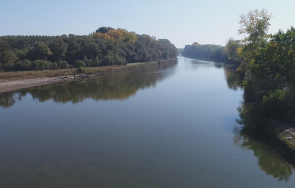 екипи пожарната извършват наблюдение нивото искър