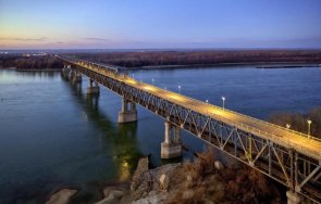 български кораб разлял нефт сад видео