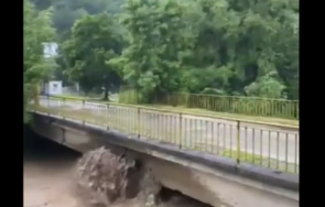 пороят отнесе мостове наводни къщи етрополе обявиха частично бедствие