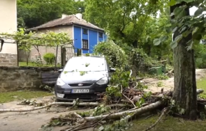 гняв пострадали наводненията помощта държавата пият кафе 300