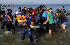 лодка мигранти потъна атлантическия океан удавиха души сред тях жени бебе