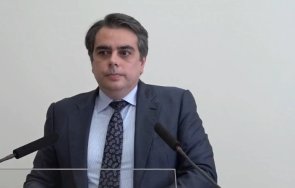асен василев представи бюджета вкарва парламента началото юли заплатите пенсиите пипани