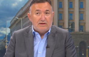 емил кабаиванов построи къщите хората отнесени пороите правителството денков габриел рисково крехко