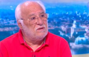 гебрев ясна схемата групата хора посочили оръжейните складове всички връзки водят русия