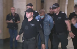 хванатият подкуп 5000 лева съдия остава ареста