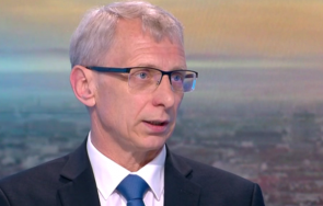 пик ретро баджанака премиера денков снимки