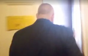 ексклузивно борисов тресна вратата екип пик въпрос прокурора барселонагейт видео