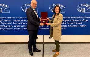 националната служба охрана обучава водачи специализирани автомобили европейския парламент