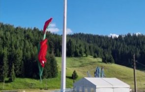 падна знамето пилона рожен снимки