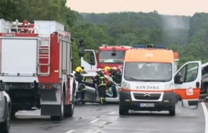 зловещо меле китен загина годишен шофьор петима тежко ранени
