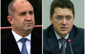 горещо пик ключова рокада президентството радев взе мушка пламен узунов понижи