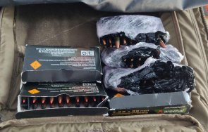 задържаха петима наркотици патрони калашников