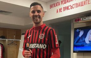 бивш футболист локомотив софия играе гърция