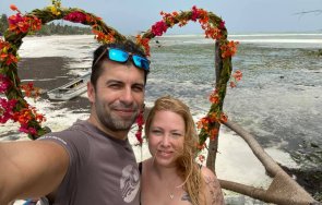 пик ретро линда татуирала бюста амулет против изневяра  снимка