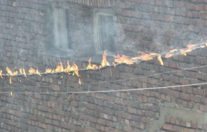 камион скъса електрически кабели софия запалиха видео