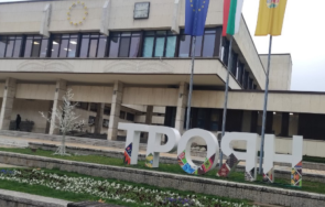 откриват паметник васил левски троян