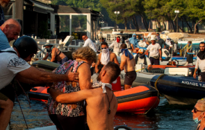 евакуация жители туристи района неа анхиалос взрива военни складове