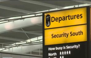 българи блокирани часа летище великобритания