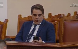 горещо пик асен василев ген атанасов заровиха глави телефоните пленарна зала борисов закъсня старта заседанието снимки