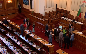 пик ударен работен ден парламента лятната ваканция депутатите живо
