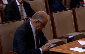горещо пик асен василев ген атанасов заровиха глави телефоните пленарна зала борисов закъсня старта заседанието снимки