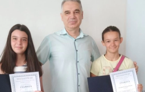 деца върнаха загубен пенсионерка портфейл полицията награди