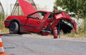 първи кадри жестоката катастрофа линейка автомобил сливен