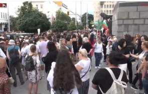 първо пик протести цялата страна подкрепа обезобразеното момиче 5000 столичани излязоха съдебната палата софия снимки живо