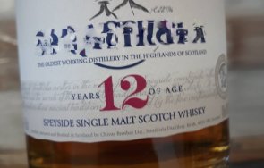 митничари унищожиха 000 бутилки фалшиво уиски