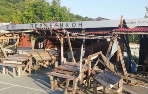 тийнейджърка без книжка потрошила сергиите перперикон