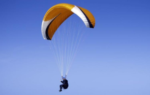 парапланерист падна морската градина бургас