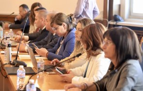 правната комисия събира извънредно заседание