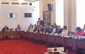 горещо пик пеевски пропусна дебатите промените снимки