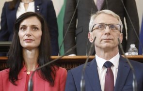 мария габриел правителството издържи докато диалог разум