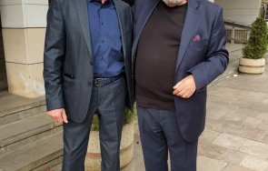 достойно първи човек герб емоционален пост подкрепа вежди