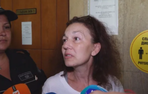 обвинената майка изхвърлила детето колата съм докосвала