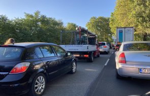 трафик кулата нерви огромни опашки снимка