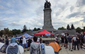 възраждане бсп присъединиха протеста паметника съветската армия